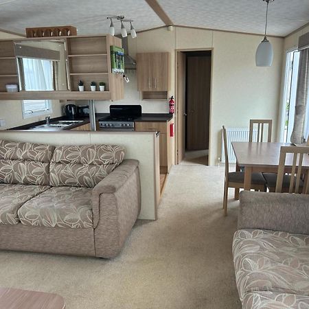 Sunny Escape Villa Selsey Bagian luar foto