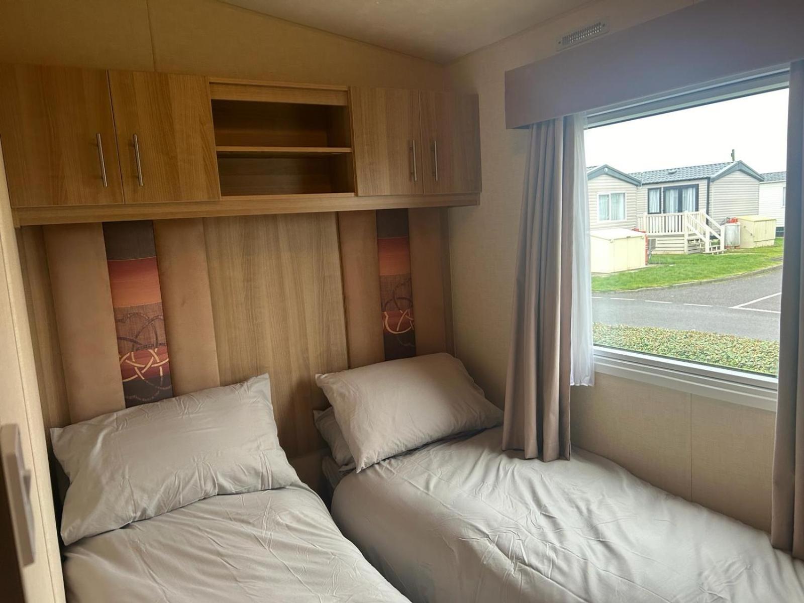 Sunny Escape Villa Selsey Bagian luar foto