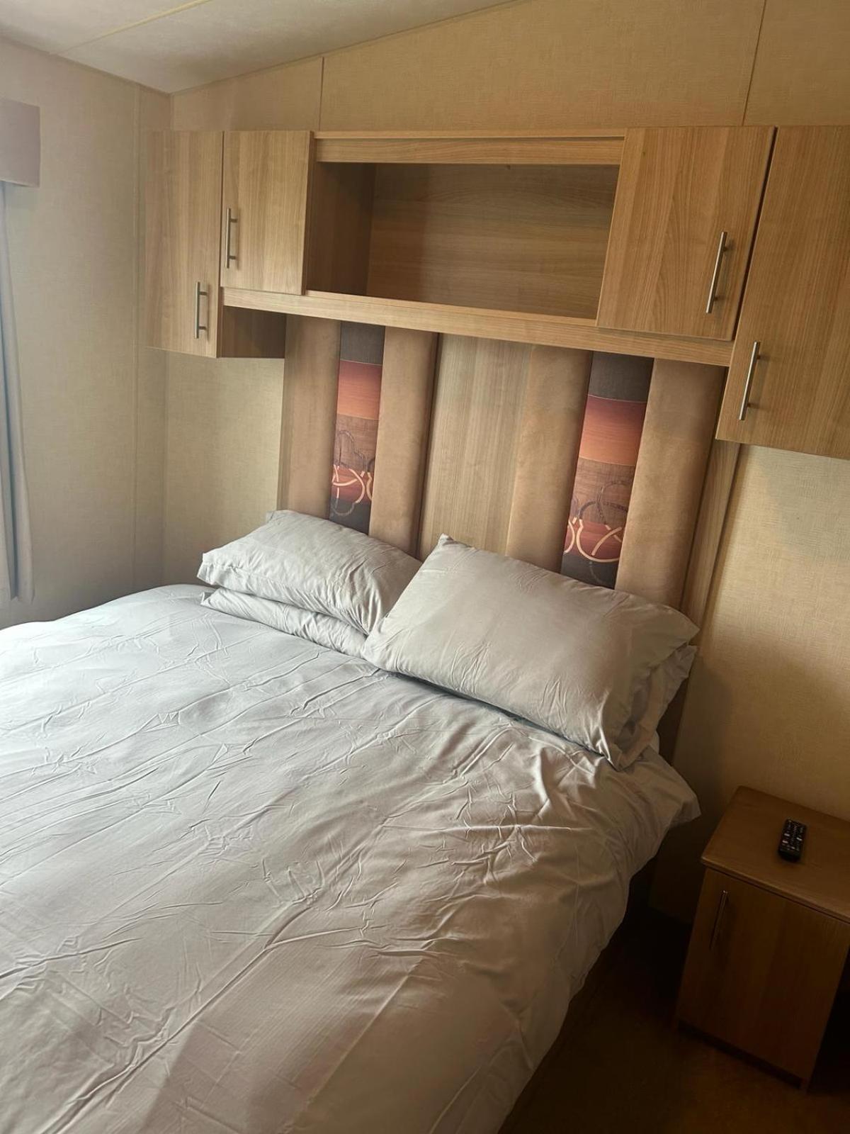 Sunny Escape Villa Selsey Bagian luar foto