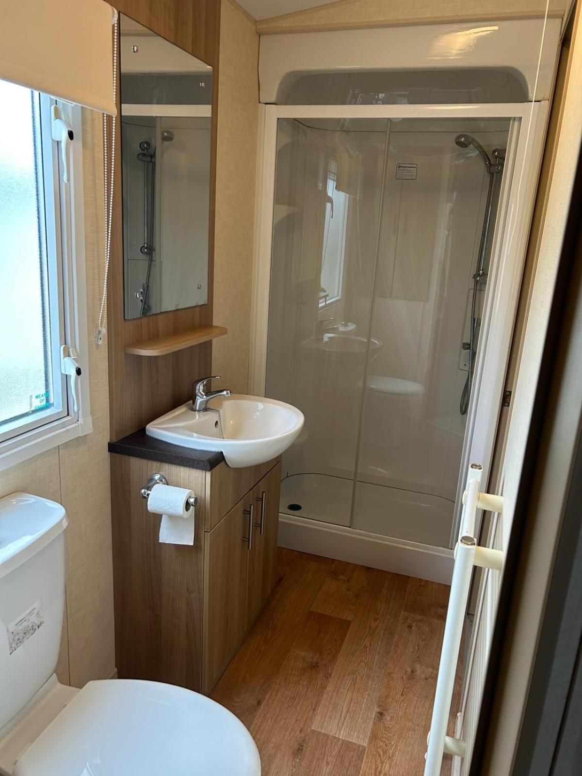 Sunny Escape Villa Selsey Bagian luar foto