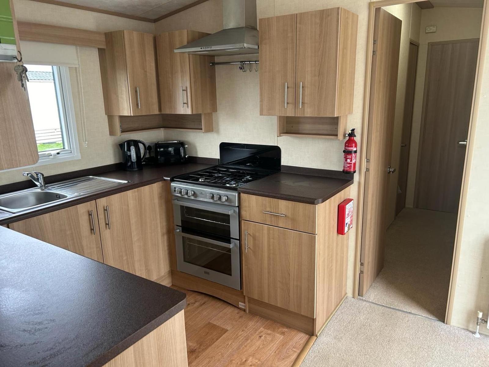 Sunny Escape Villa Selsey Bagian luar foto