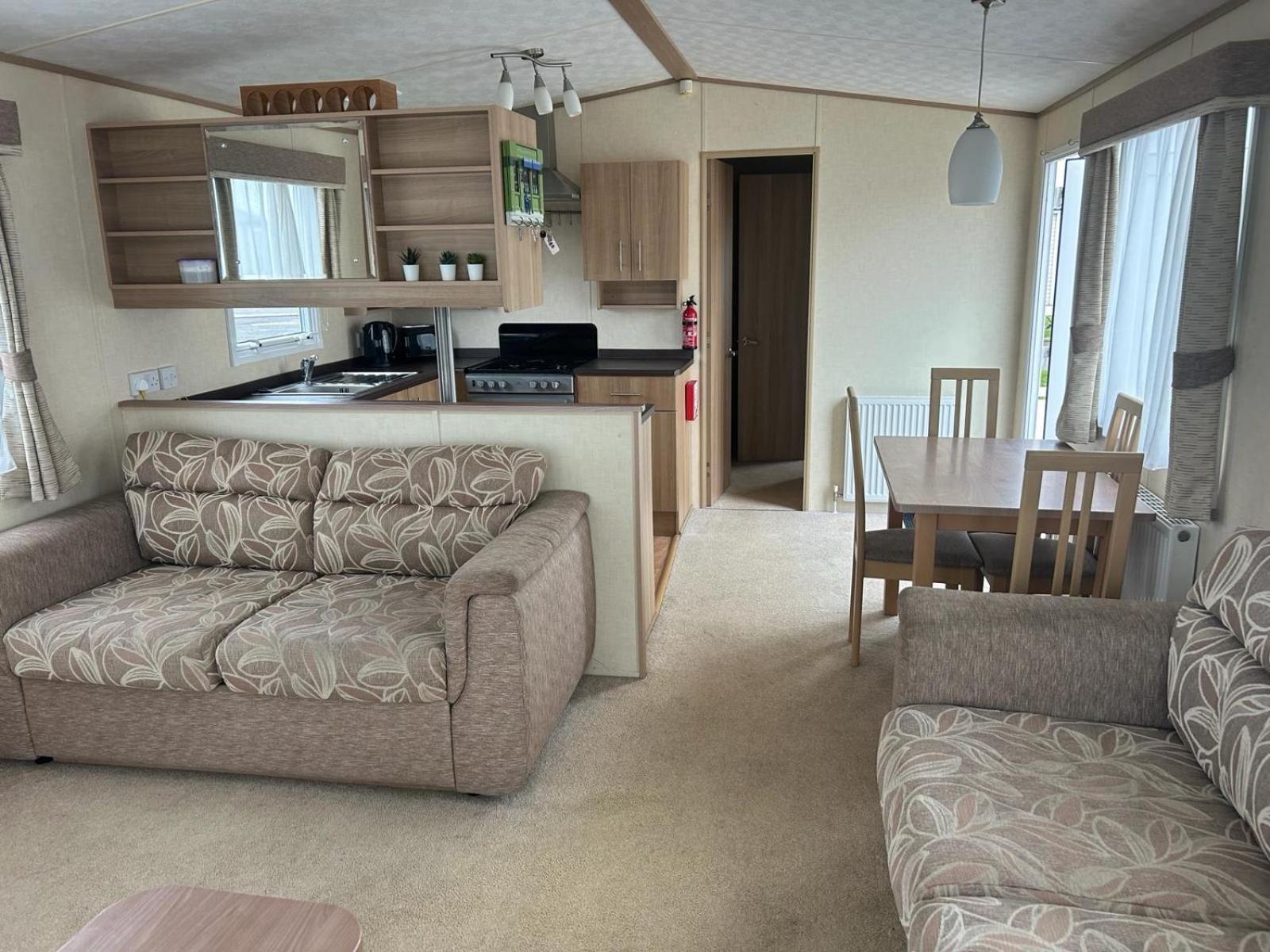 Sunny Escape Villa Selsey Bagian luar foto