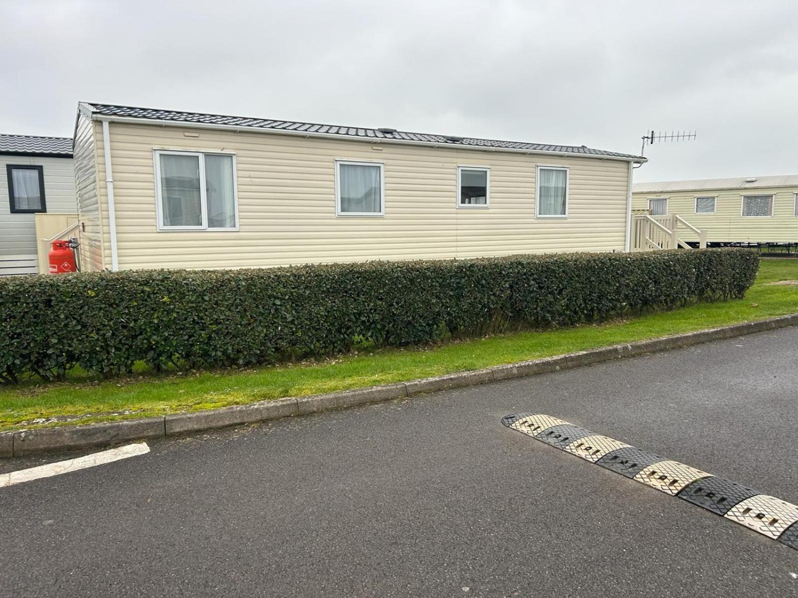 Sunny Escape Villa Selsey Bagian luar foto